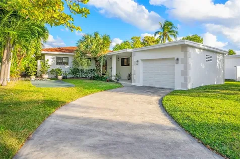 7517 Cutlass Avenue North Bay Village FL 33141