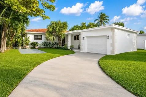 7517 Cutlass Avenue North Bay Village FL 33141