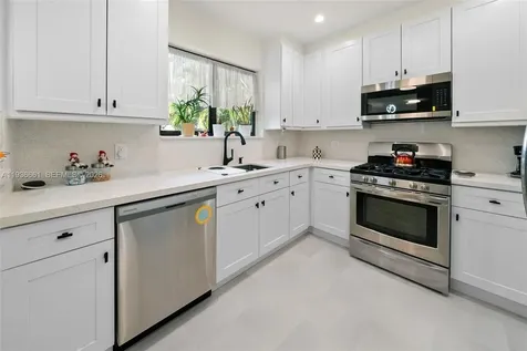 7517 Cutlass Avenue North Bay Village FL 33141