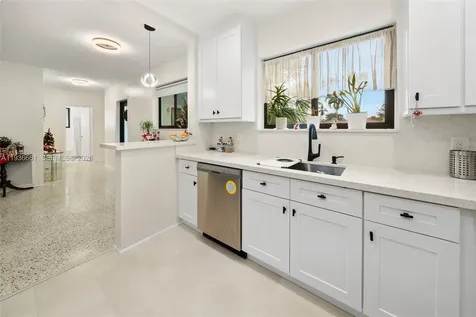 7517 Cutlass Avenue North Bay Village FL 33141