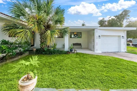 7517 Cutlass Avenue North Bay Village FL 33141