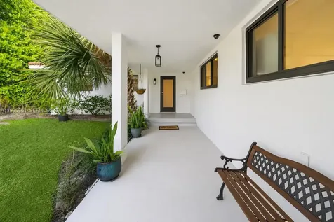 7517 Cutlass Avenue North Bay Village FL 33141