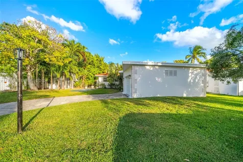 7517 Cutlass Avenue North Bay Village FL 33141