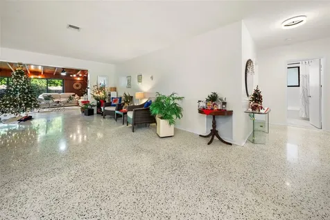 7517 Cutlass Avenue North Bay Village FL 33141