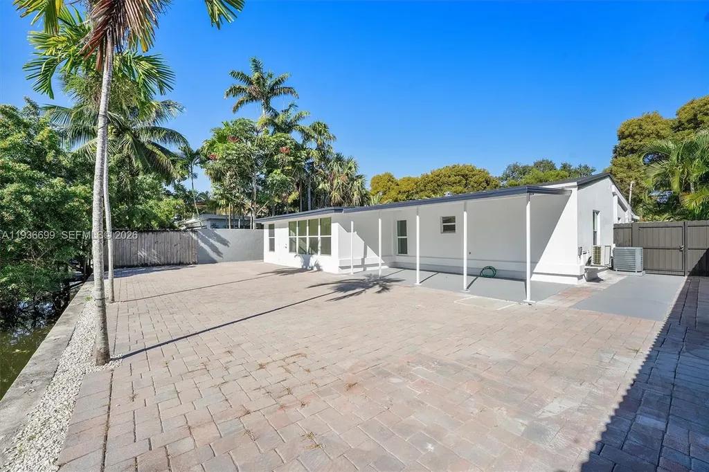 300 SW 11th Court Fort Lauderdale FL 33315