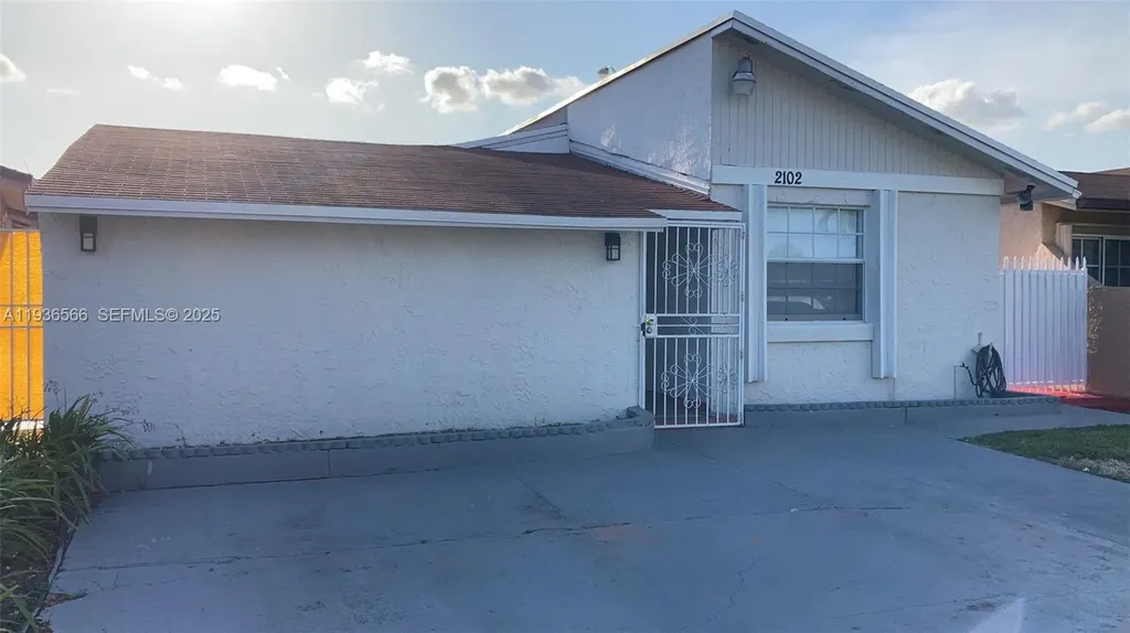 2102 SW 106th Court Miami FL 33165