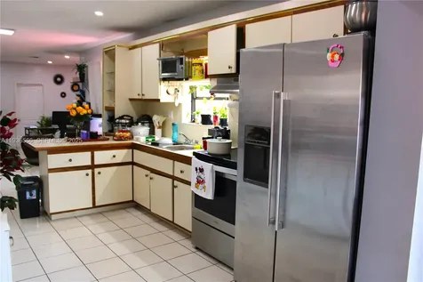2102 SW 106th Court Miami FL 33165