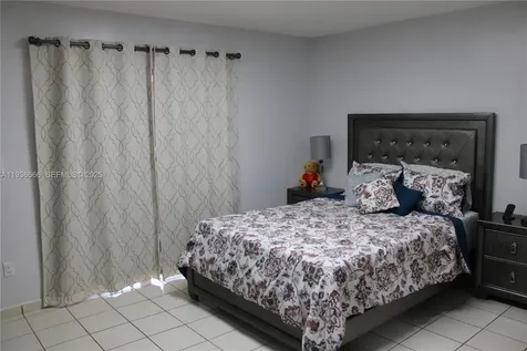 2102 SW 106th Court Miami FL 33165