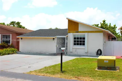 2102 SW 106th Court Miami FL 33165