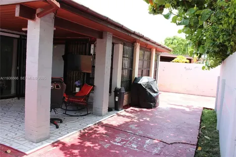 2102 SW 106th Court Miami FL 33165