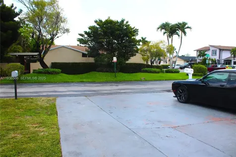 2102 SW 106th Court Miami FL 33165