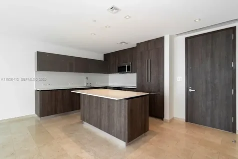 68 SE 6th Street Miami FL 33131