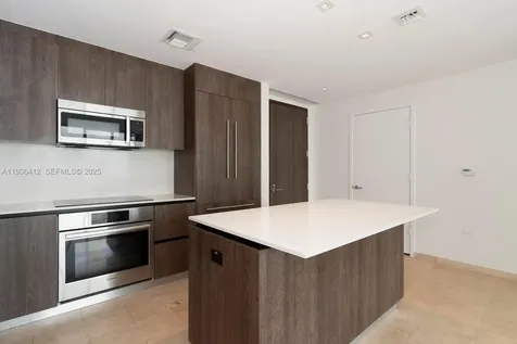 68 SE 6th Street Miami FL 33131