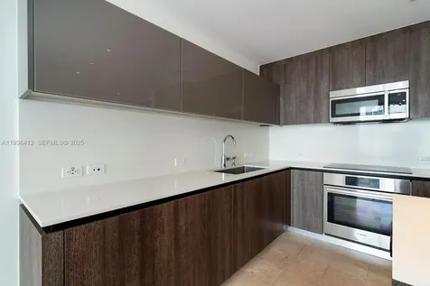 68 SE 6th Street Miami FL 33131