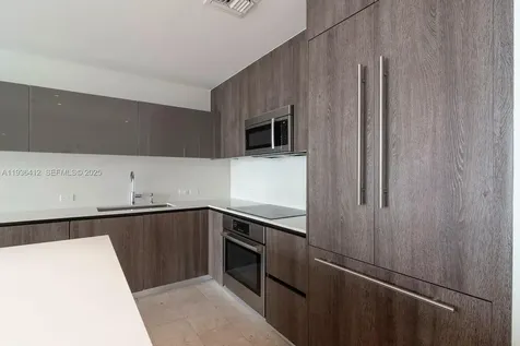 68 SE 6th Street Miami FL 33131