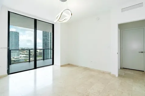 68 SE 6th Street Miami FL 33131