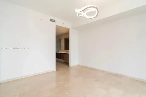 68 SE 6th Street Miami FL 33131