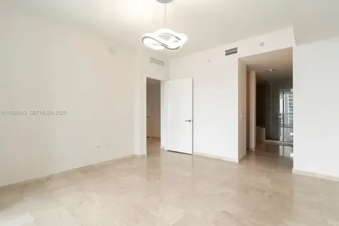 68 SE 6th Street Miami FL 33131