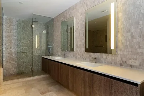 68 SE 6th Street Miami FL 33131