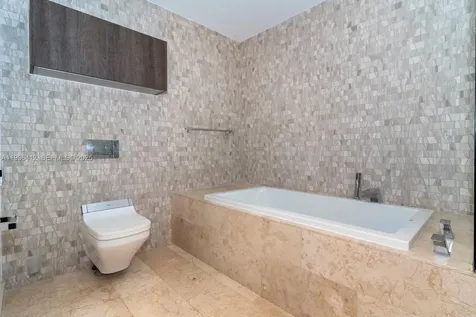 68 SE 6th Street Miami FL 33131