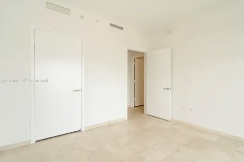 68 SE 6th Street Miami FL 33131