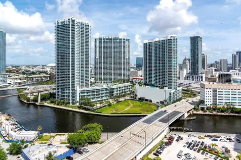 68 SE 6th Street Miami FL 33131