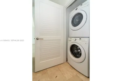 68 SE 6th Street Miami FL 33131
