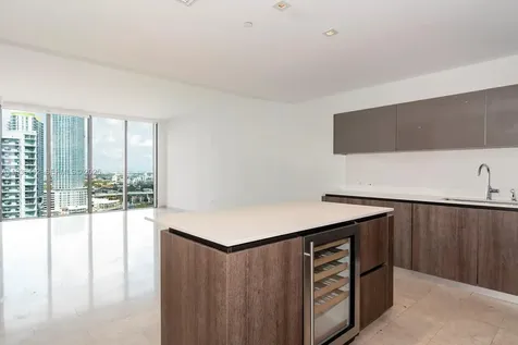 68 SE 6th Street Miami FL 33131