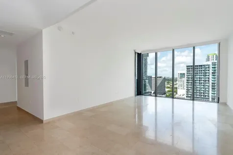 68 SE 6th Street Miami FL 33131