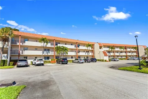 271 S Hollybrook Drive Pembroke Pines FL 33025