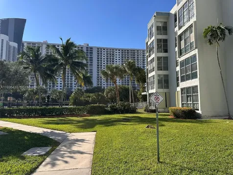 17560 Atlantic Boulevard Sunny Isles Beach FL 33160