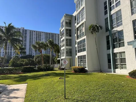 17560 Atlantic Boulevard Sunny Isles Beach FL 33160