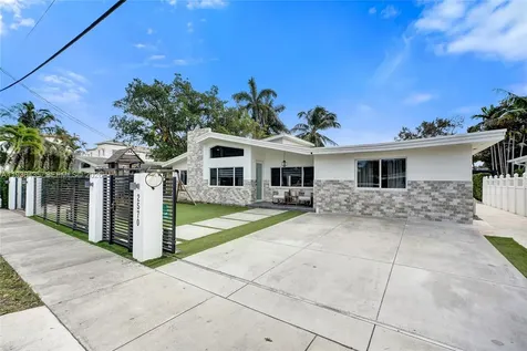 2570 NE 201st Street Miami FL 33180