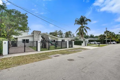 2570 NE 201st Street Miami FL 33180