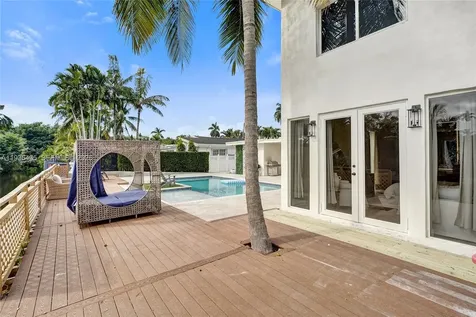 2570 NE 201st Street Miami FL 33180