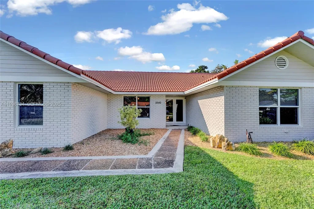 2540 NW 115th Drive Coral Springs FL 33065