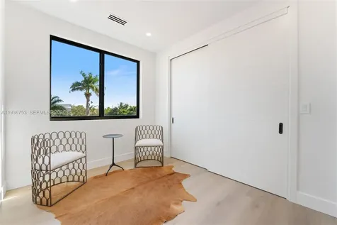 2435 NE 18th Street Fort Lauderdale FL 33305