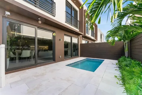 2435 NE 18th Street Fort Lauderdale FL 33305