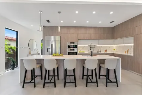 2435 NE 18th Street Fort Lauderdale FL 33305