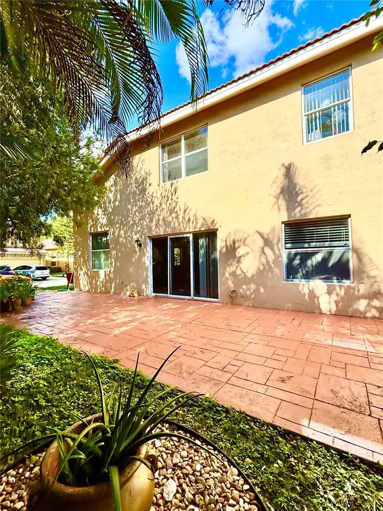 306 NW 115th Way Coral Springs FL 33071