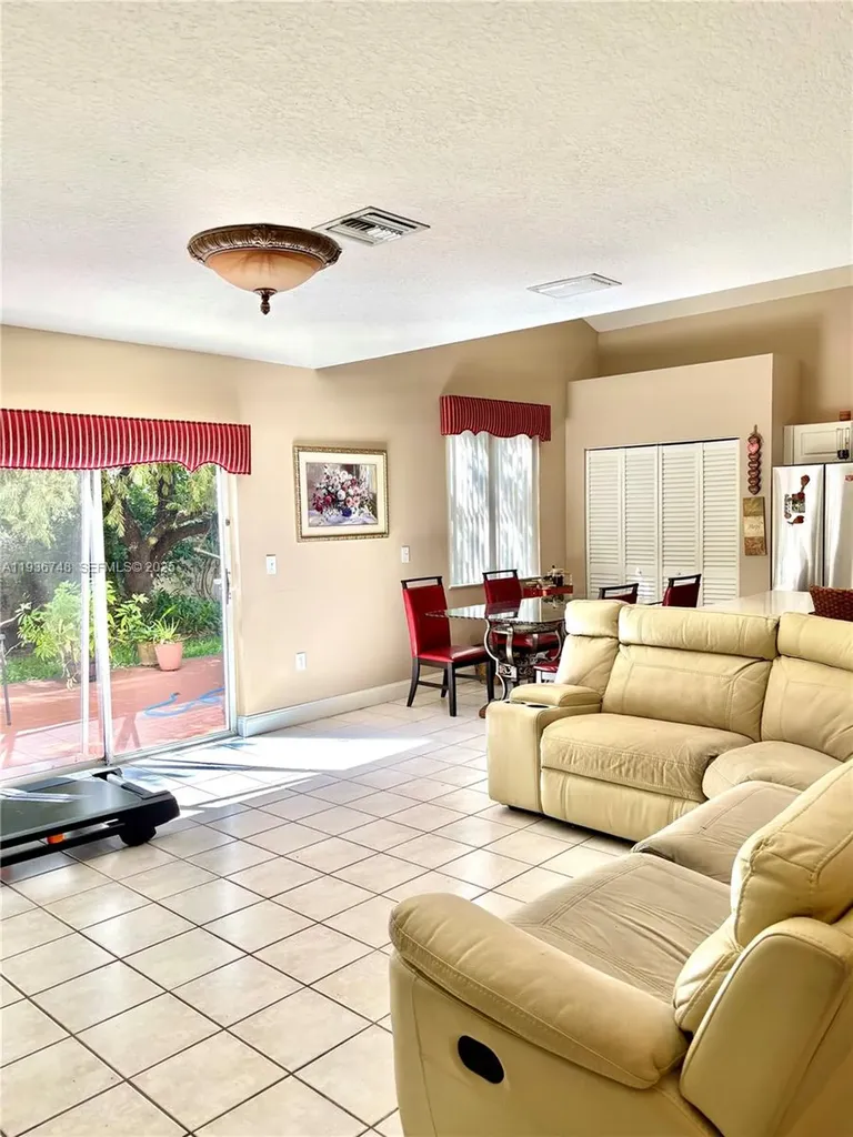 306 NW 115th Way Coral Springs FL 33071