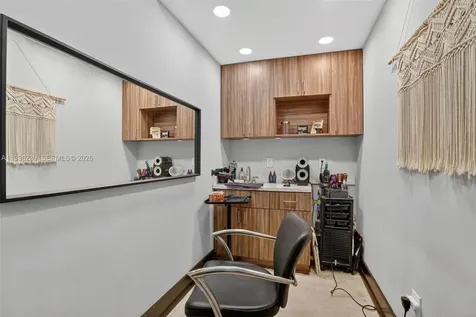 Full-service Beauty Salon For Sale In Doral Doral FL 33172
