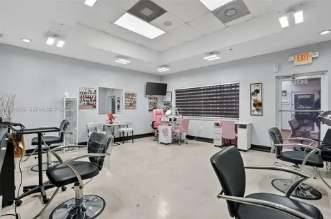 Full-service Beauty Salon For Sale In Doral Doral FL 33172