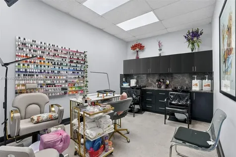 Full-service Beauty Salon For Sale In Doral Doral FL 33172