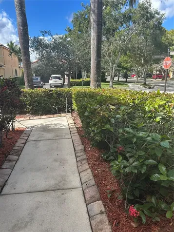 948 NW Phoenix Way Weston FL 33327