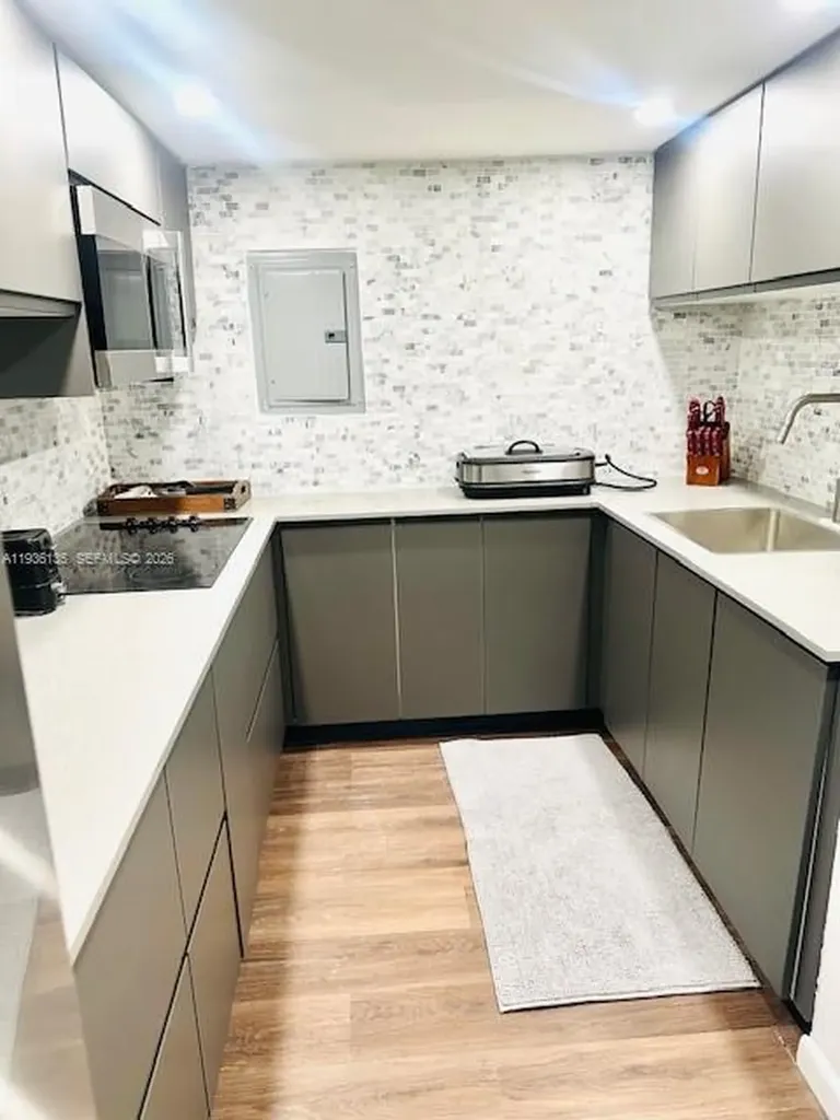 2625 Collins Avenue Miami Beach FL 33140