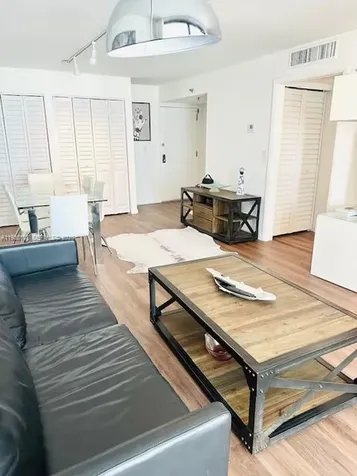 2625 Collins Avenue Miami Beach FL 33140