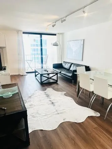 2625 Collins Avenue Miami Beach FL 33140