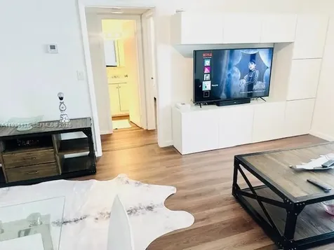 2625 Collins Avenue Miami Beach FL 33140
