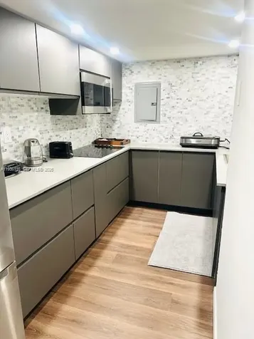 2625 Collins Avenue Miami Beach FL 33140